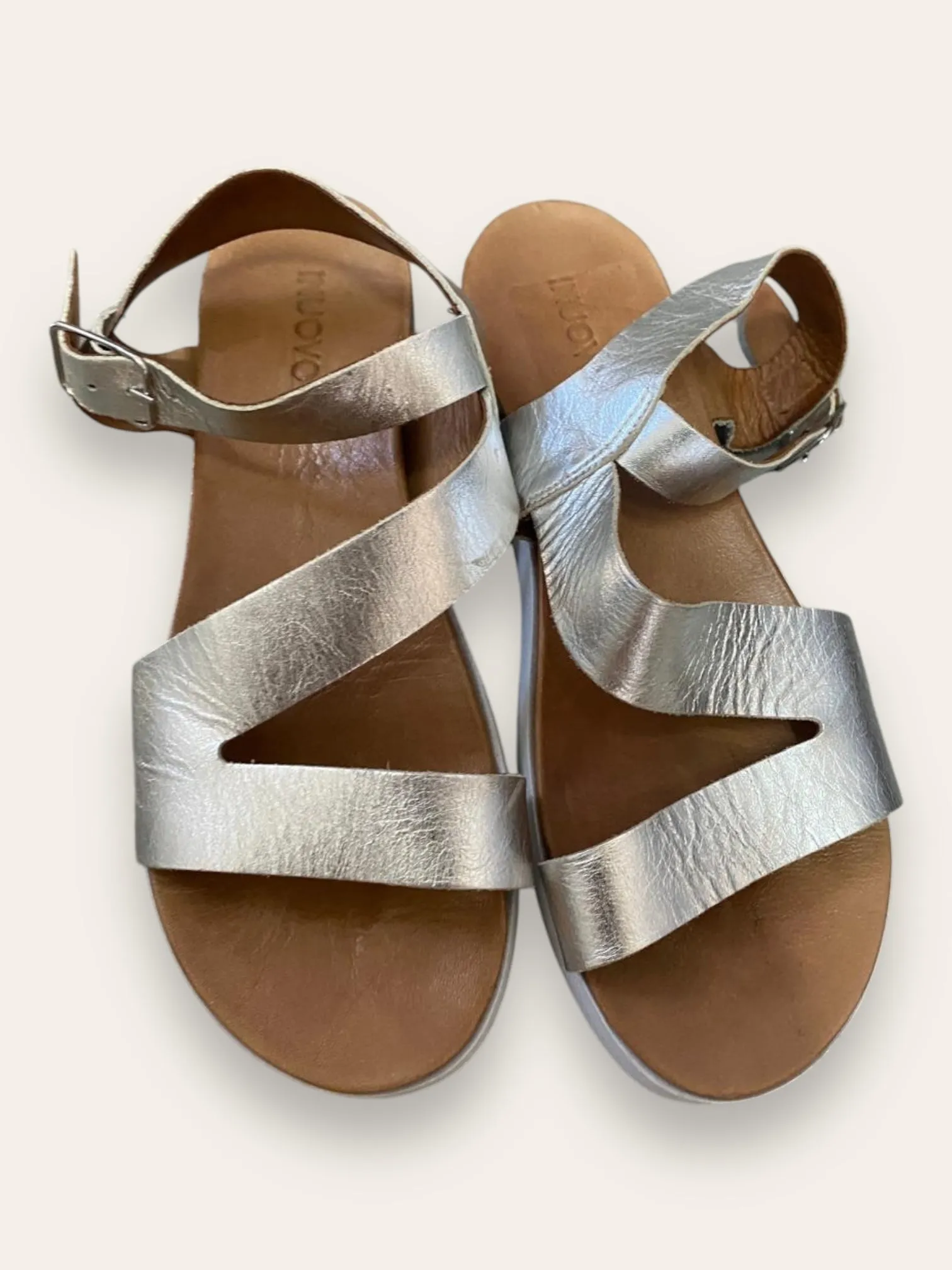 INUOVO silver leather sandals 8 RRP R2,000